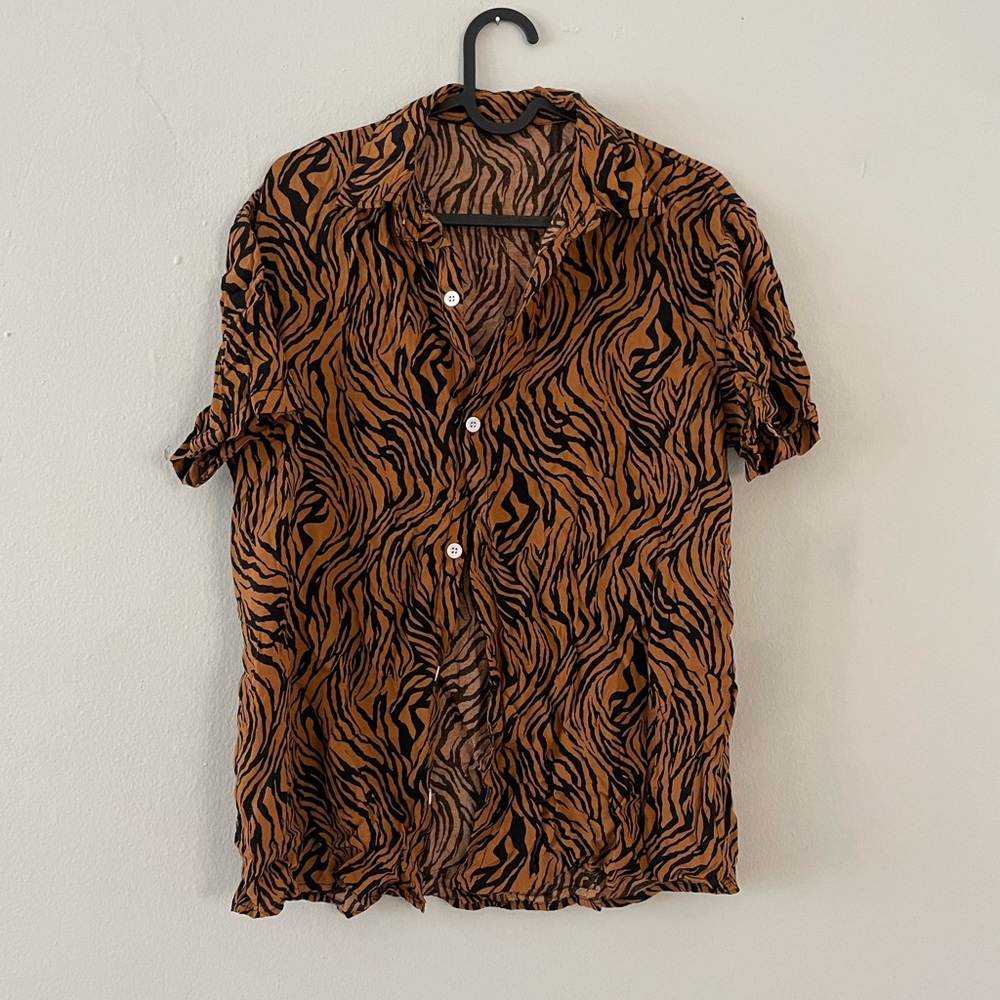 Tiger shirt sleeve shirt